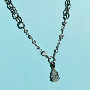 Diamond necklace with pear-shaped pendant