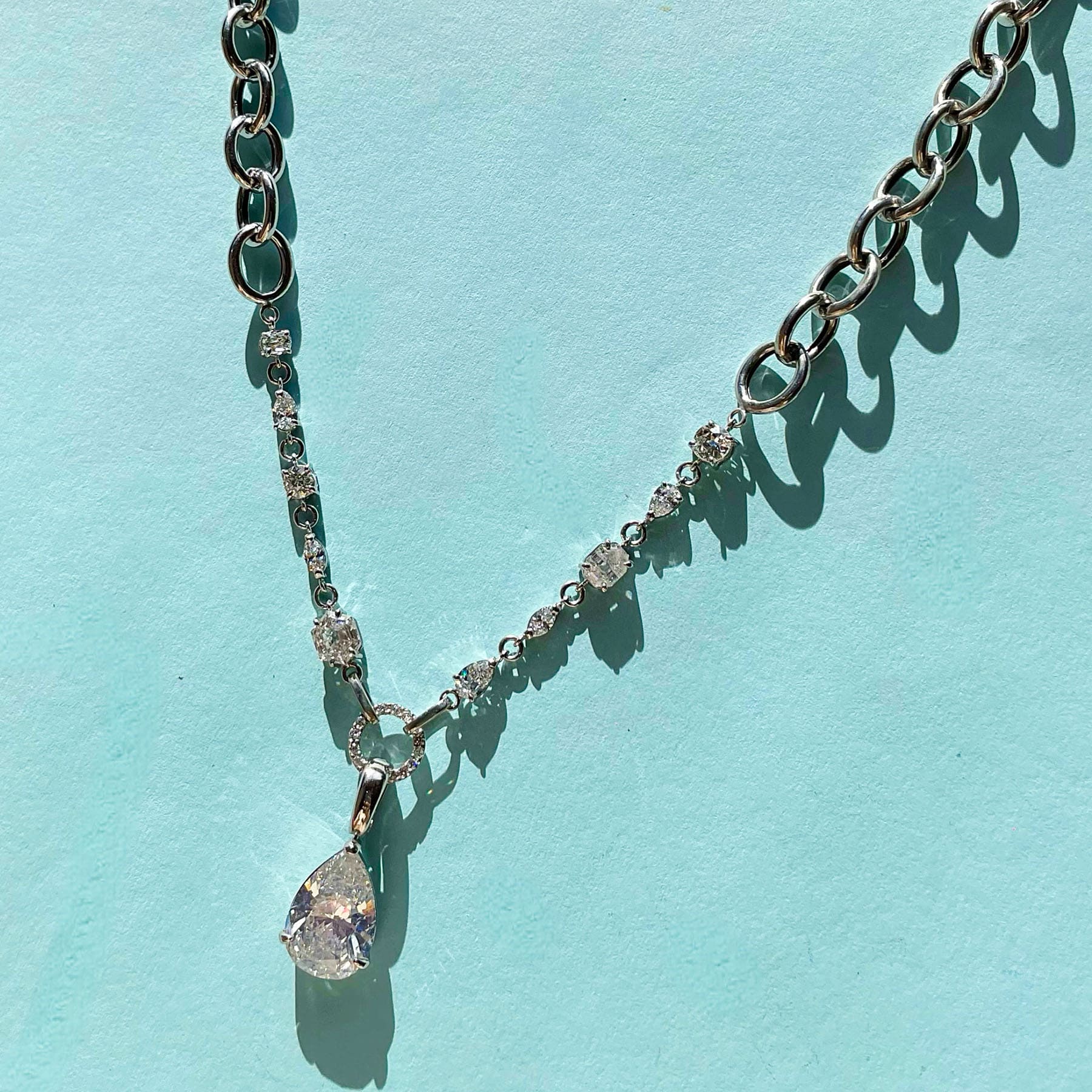 Cadena con diamantes y colgante 03