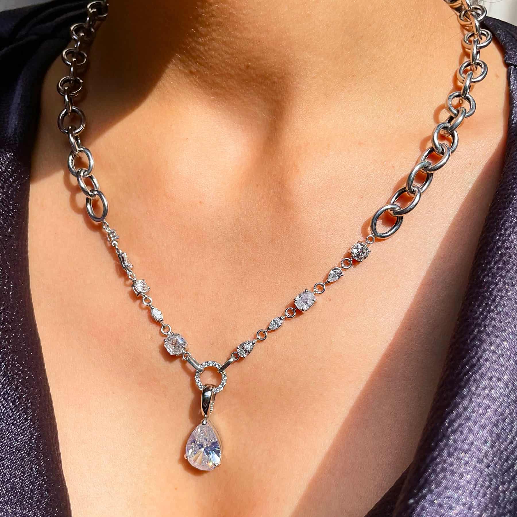 Cadena con diamantes y colgante 09