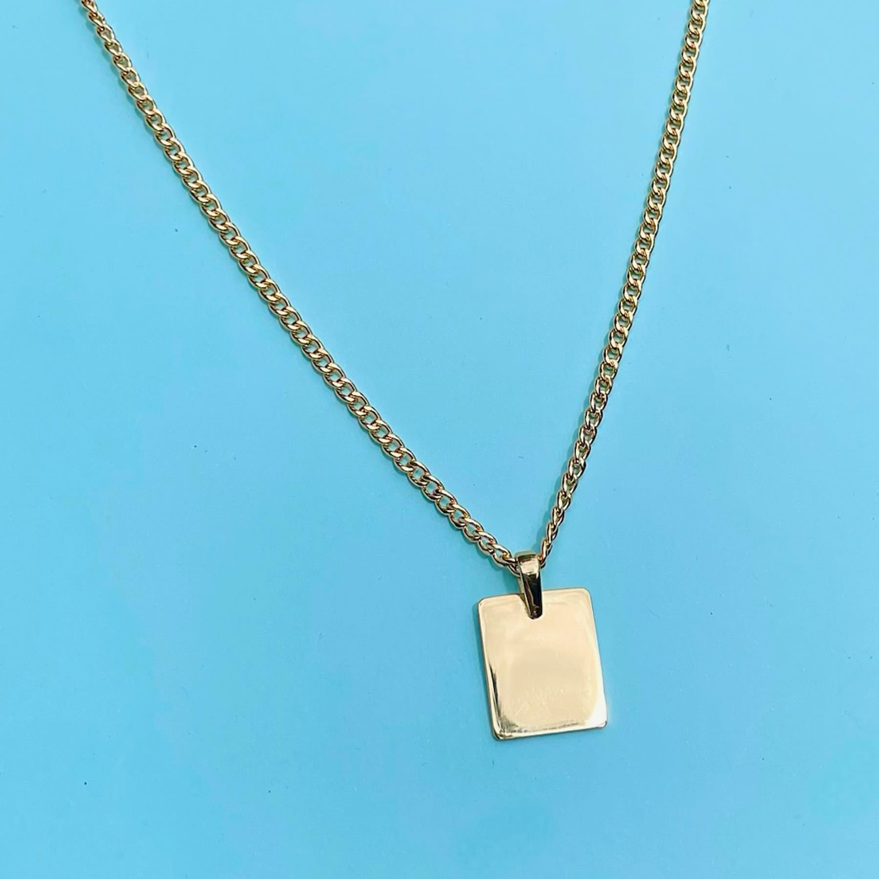 Cadena con placa para hombre 01